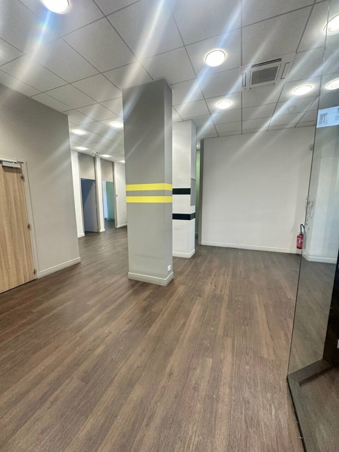 Photo 2 – location commerce	PARIS (75020)