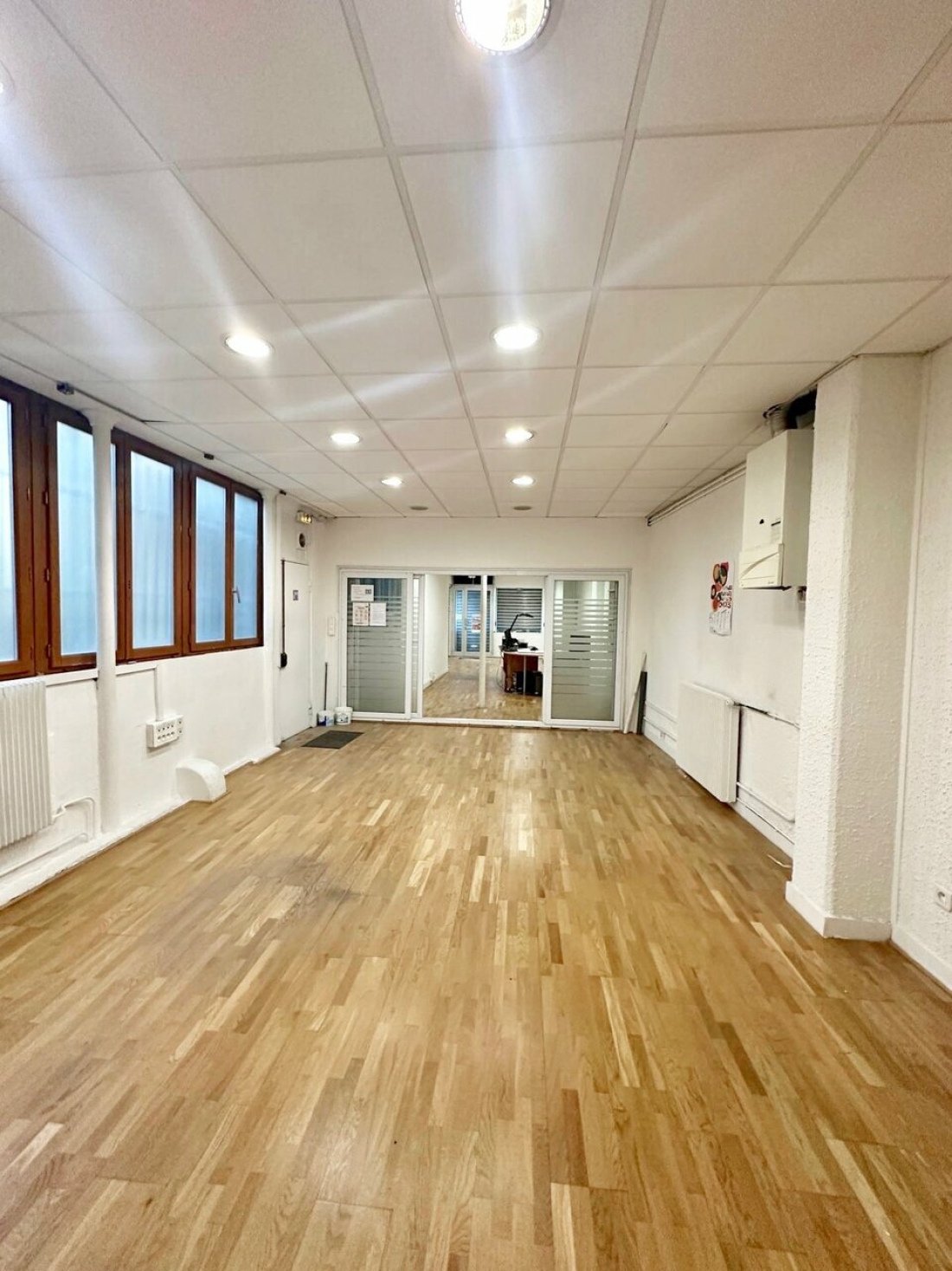 Photo 2 – location commerce	PARIS (75011)
