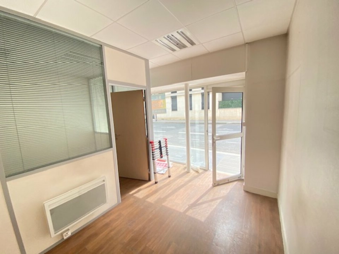 Photo 1 – location commerce	PARIS (75015)