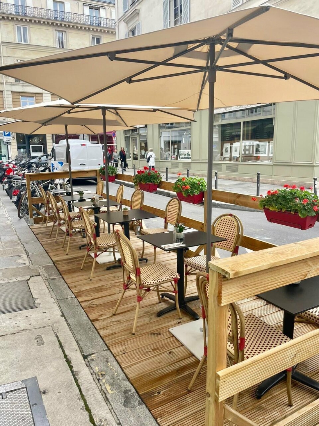 Photo 5 – vente commerce	PARIS (75006)