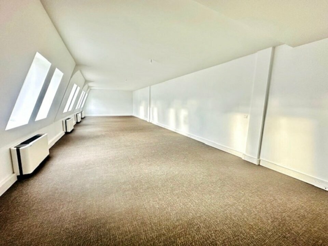 Photo 2 – location bureaux	PARIS (75011)