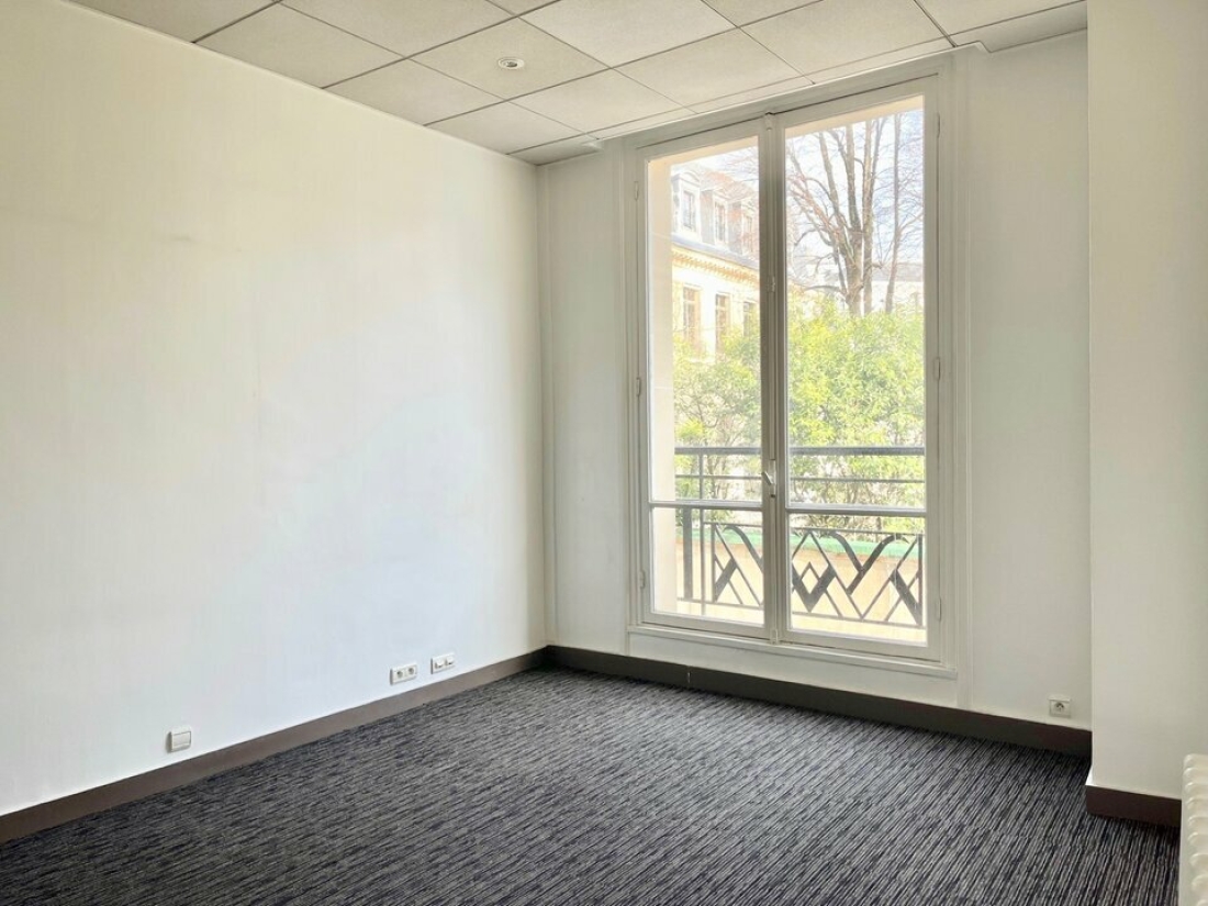 Photo 2 – location bureaux	PARIS (75008)