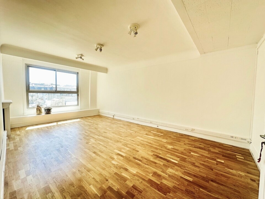 Photo 3 – location bureaux	PARIS (75009)