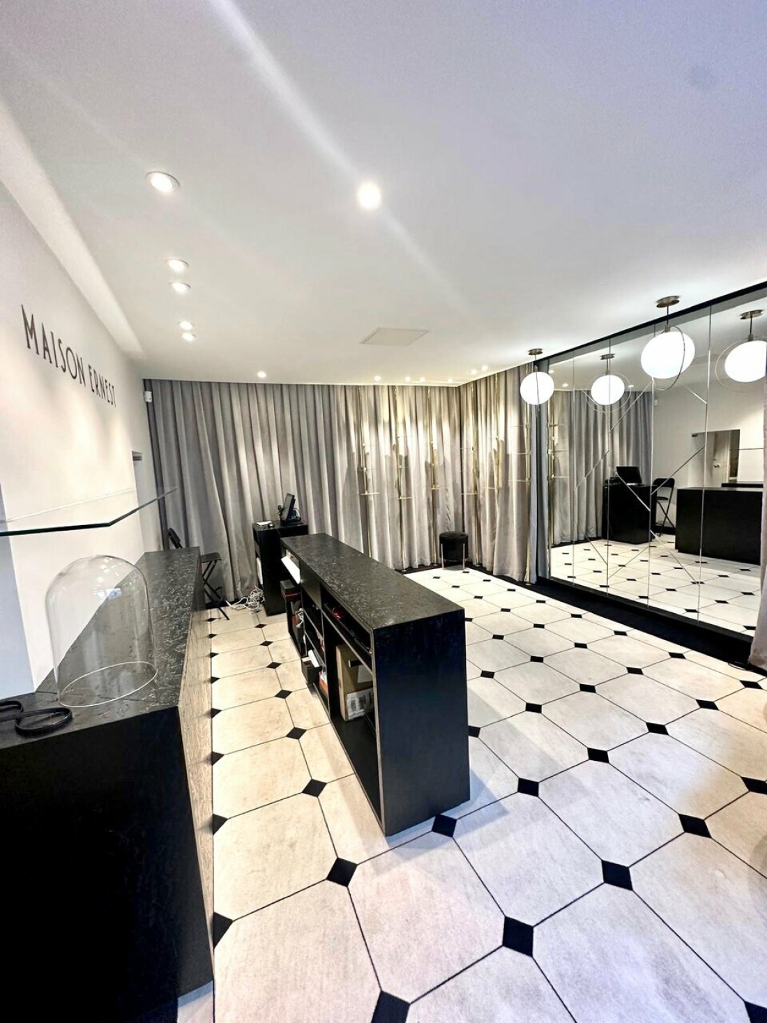 Photo 2 – location commerce	PARIS (75006)