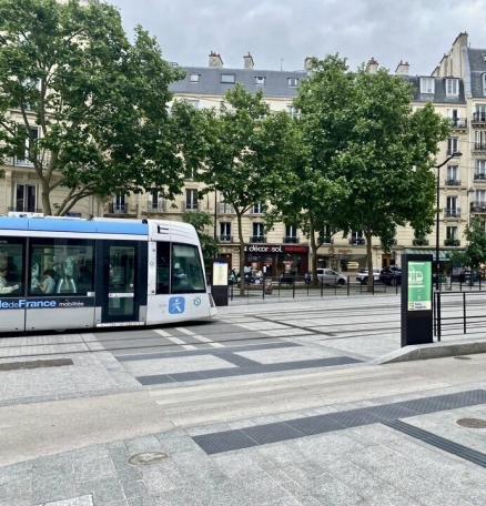 Photo 1 – location commerce	PARIS (75017)