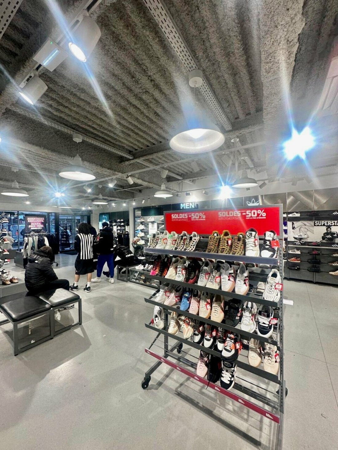 Photo 2 – location commerce	PARIS (75018)