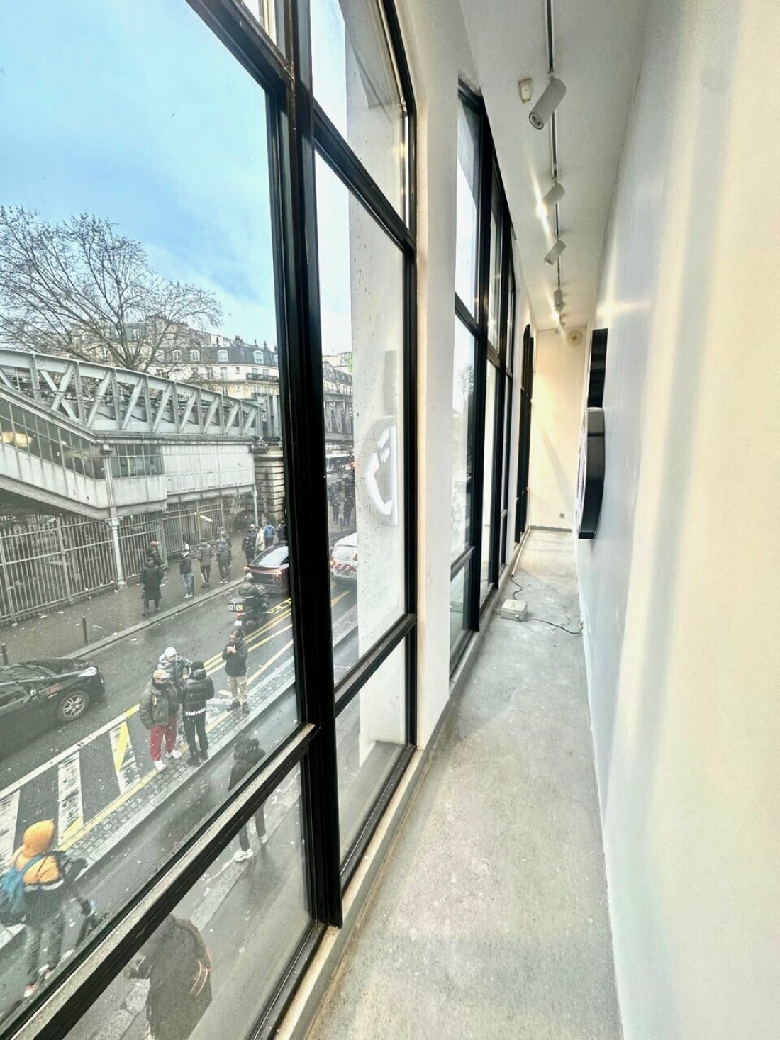 Photo 1 – location commerce	PARIS (75018)