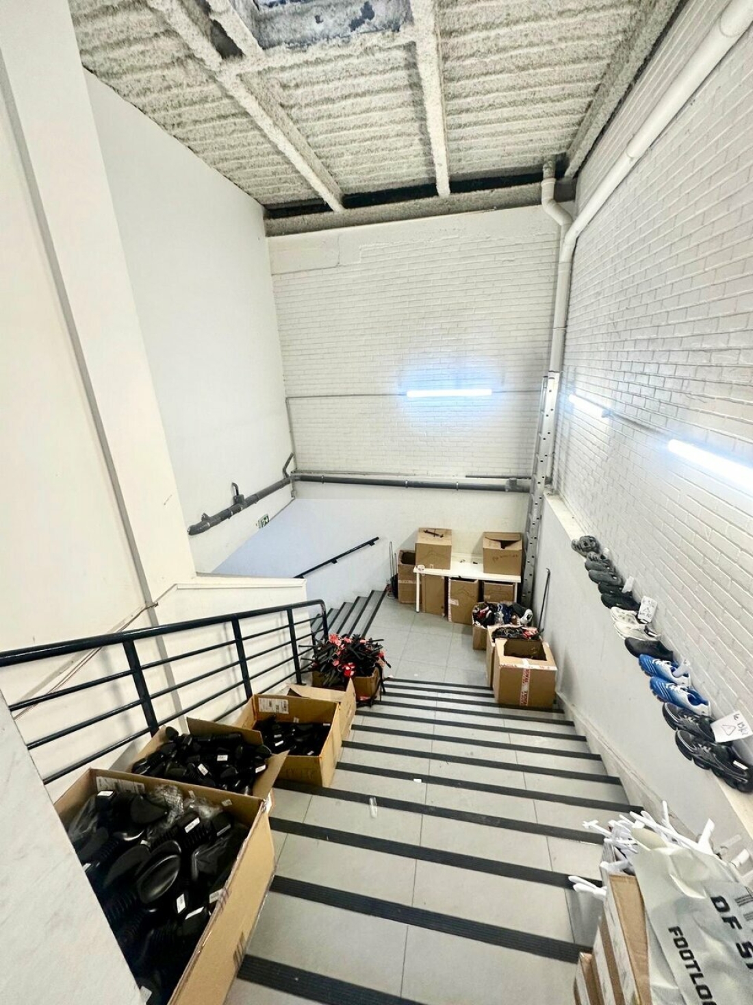 Photo 8 – location commerce	PARIS (75018)