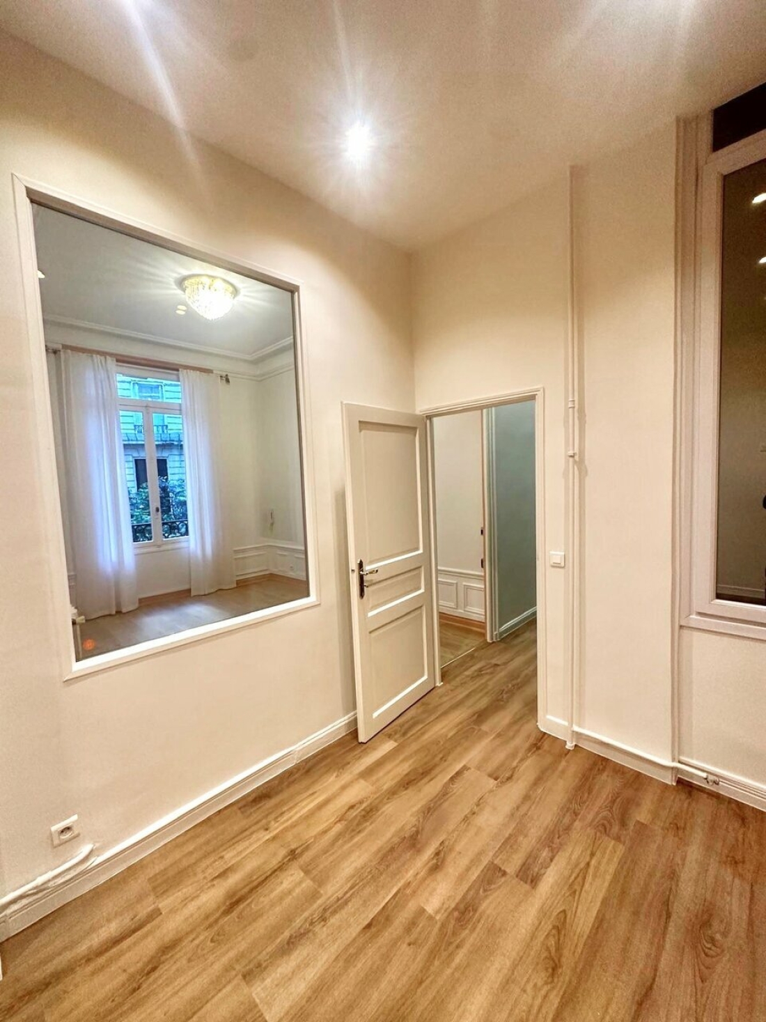 Photo 2 – location bureaux	PARIS (75008)