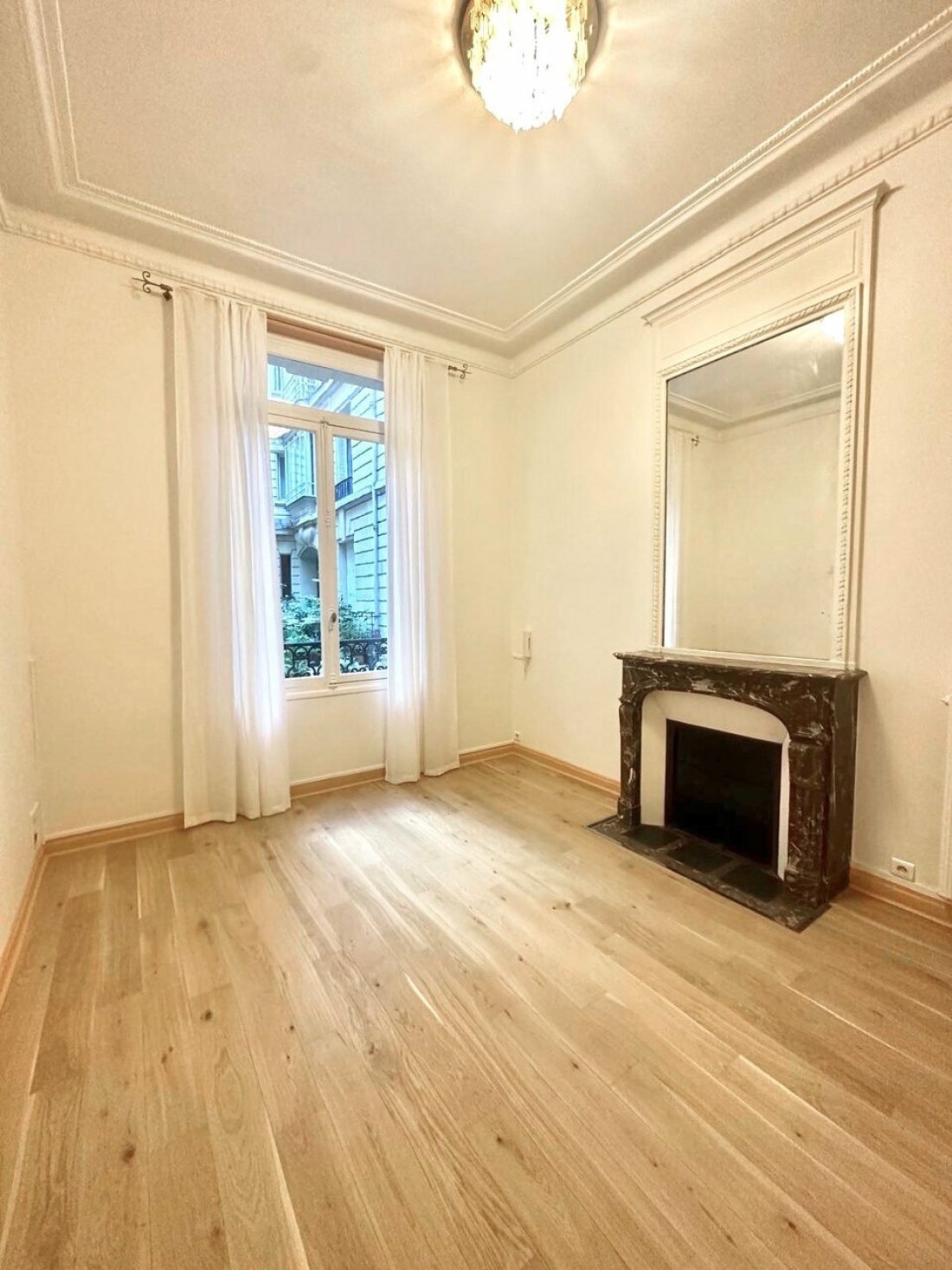 Photo 1 – location bureaux	PARIS (75008)