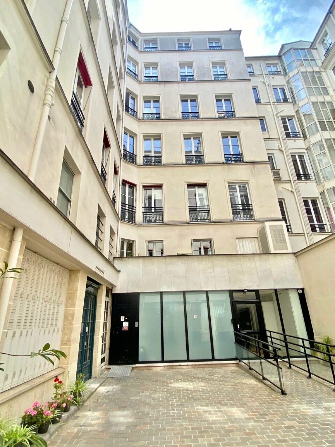 Photo 1 – location bureaux	PARIS (75008)