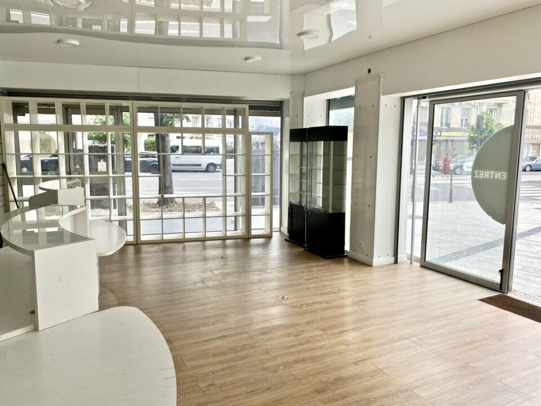 Photo 3 – location commerce	PARIS (75017)