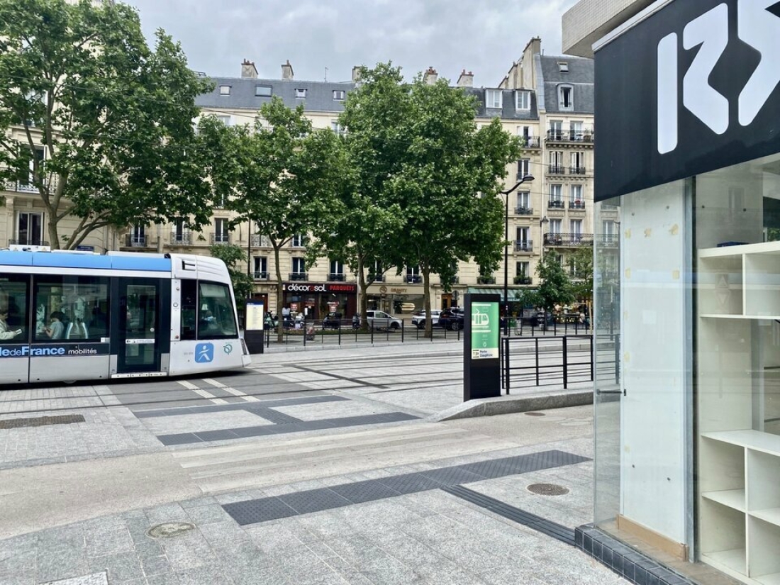 Photo 1 – location commerce	PARIS (75017)