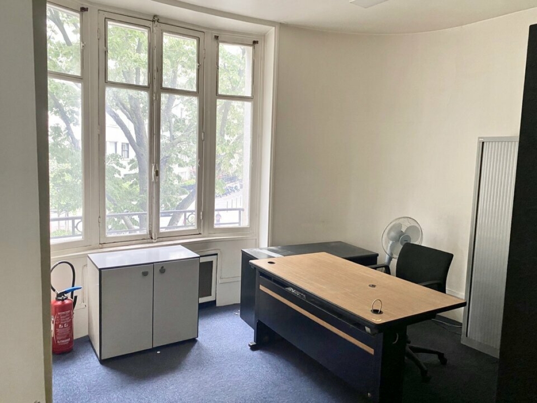 Photo 10 – location commerce	PARIS (75017)