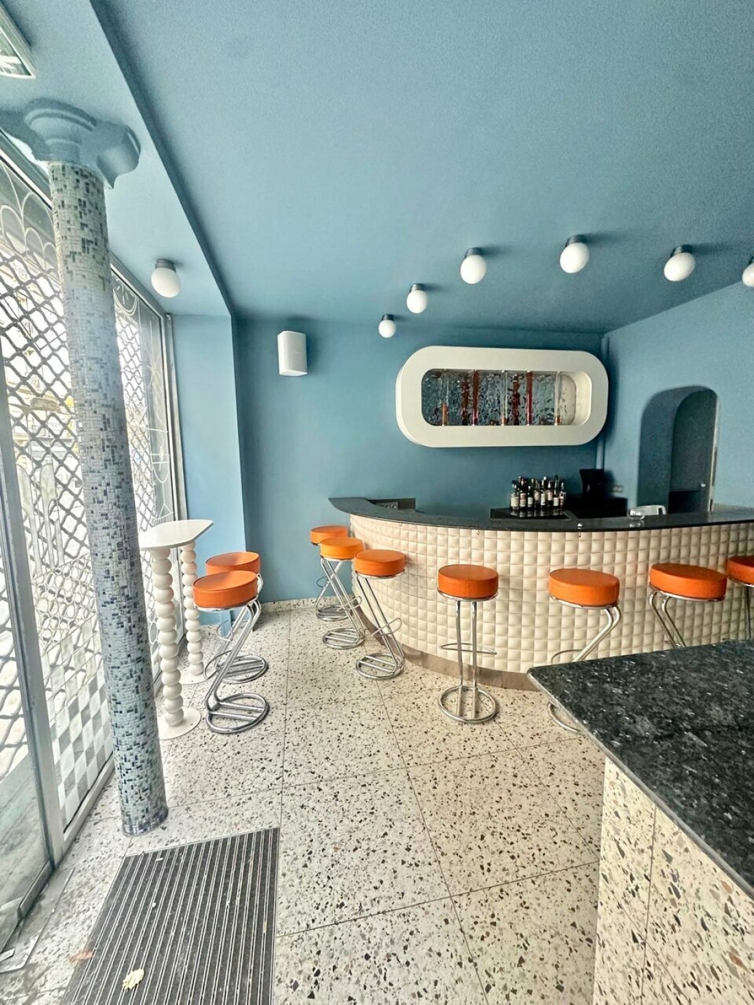 Photo 1 – vente commerce	PARIS (75018)