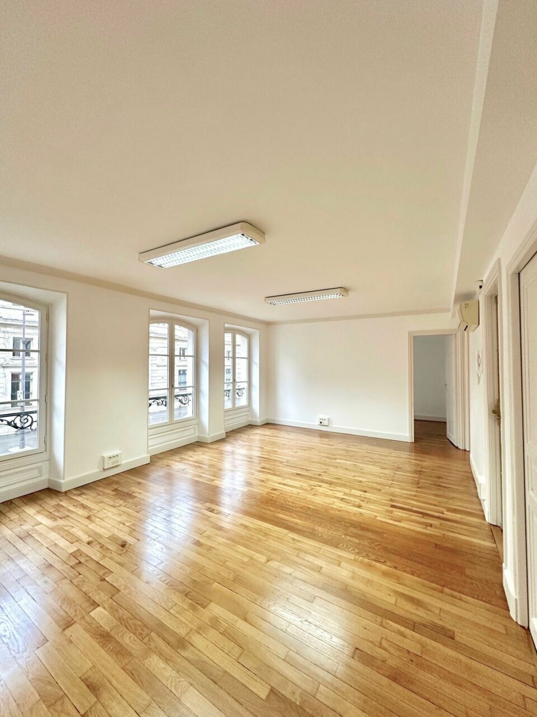 Photo 2 – location bureaux	PARIS (75004)