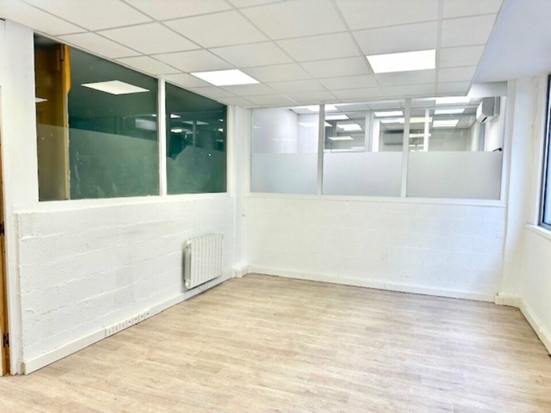 Photo 1 – location bureaux	PARIS (75011)