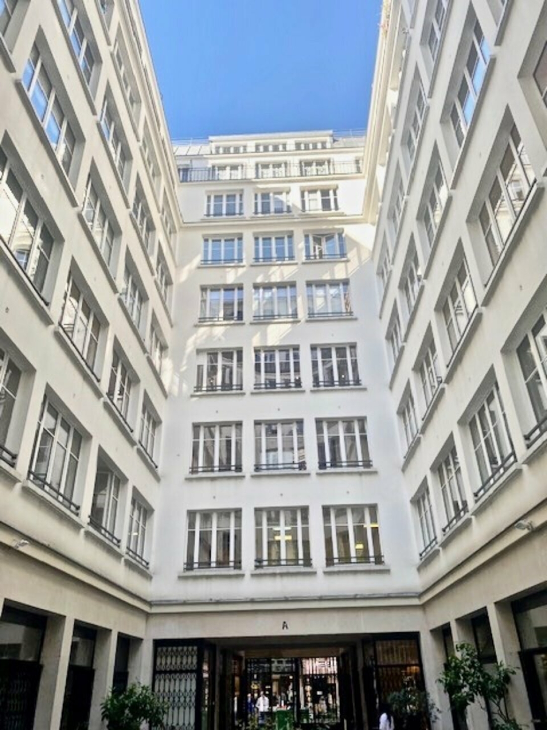 Photo 1 – location bureaux	PARIS (75010)