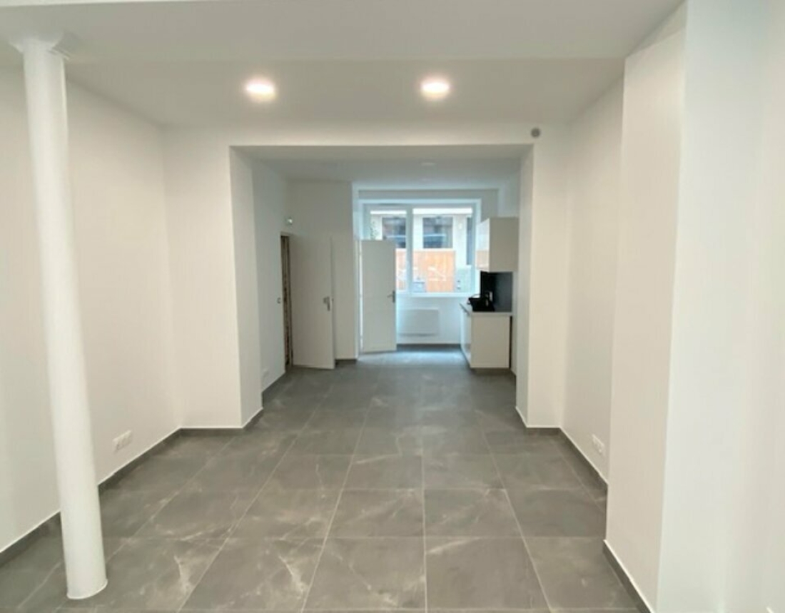 Photo 2 – location commerce	PARIS (75018)