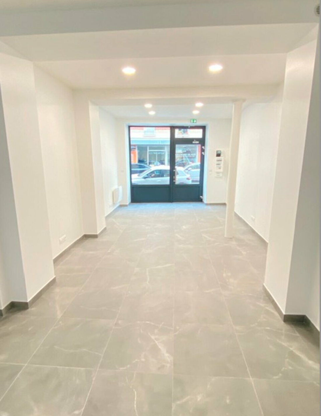 Photo 1 – location commerce	PARIS (75018)