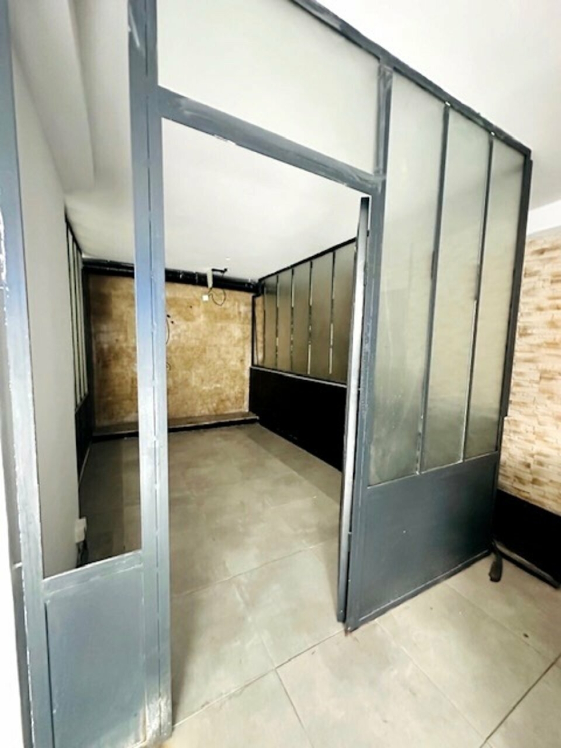 Photo 4 – location commerce	PARIS (75011)