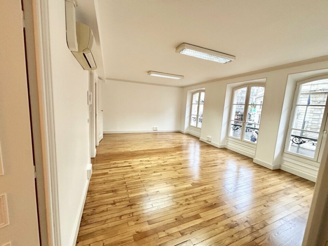 Photo 1 – location bureaux	PARIS (75004)