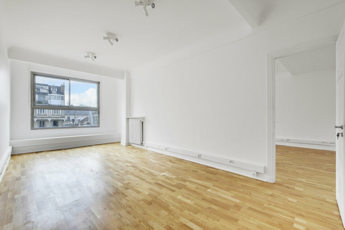 Photo 1 – location bureaux	PARIS (75009)