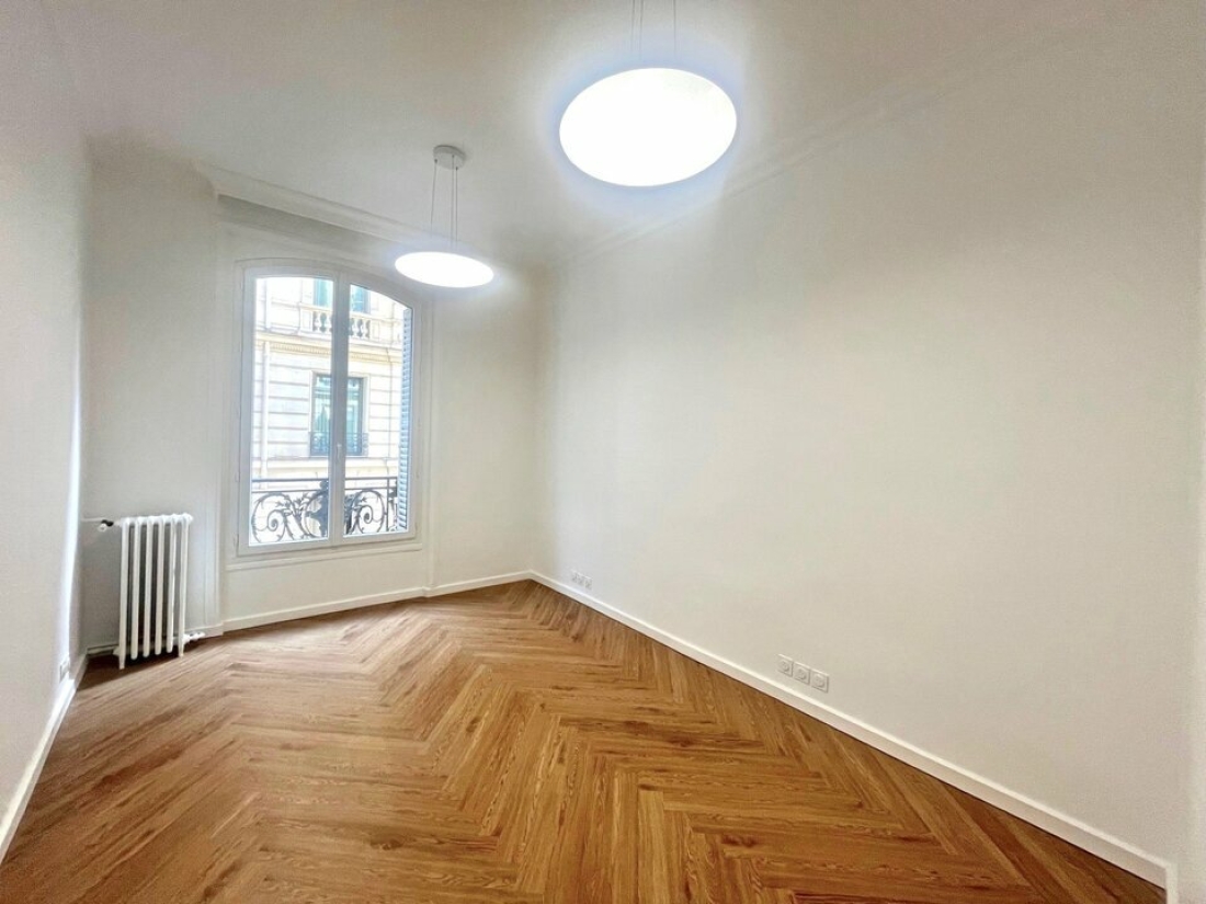 Photo 2 – location bureaux	PARIS (75008)