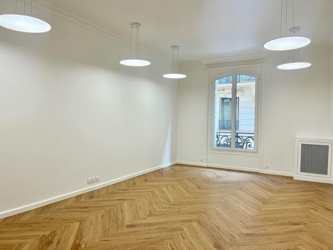 Photo 1 – location bureaux	PARIS (75008)