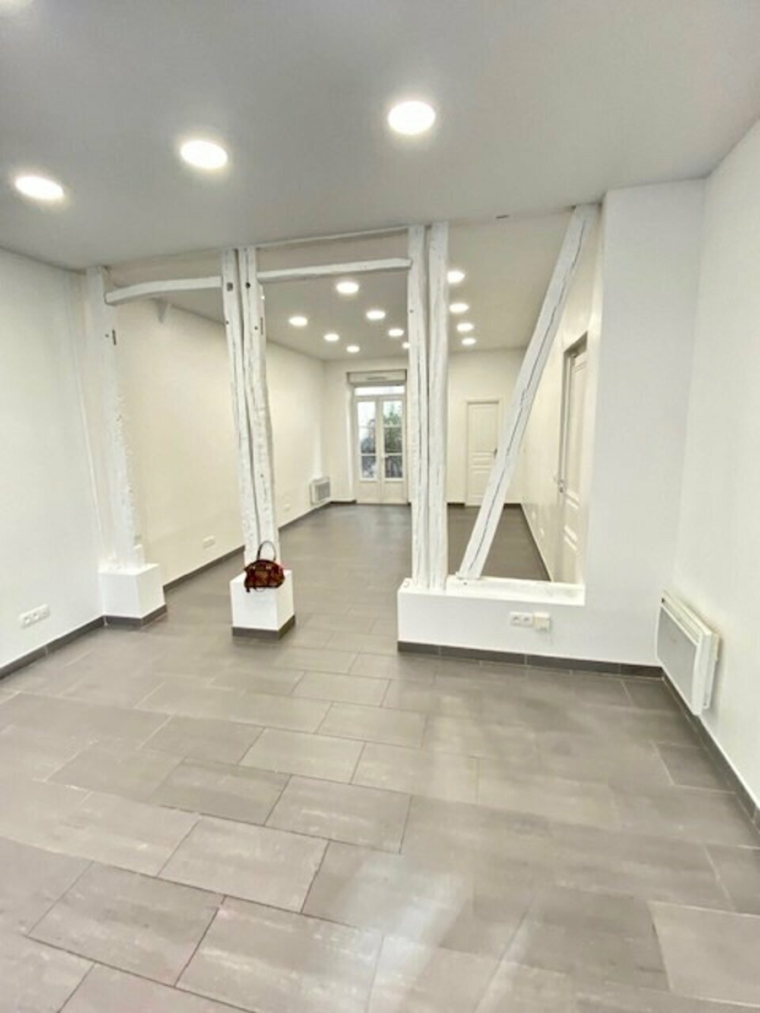 Photo 2 – location commerce	PARIS (75017)