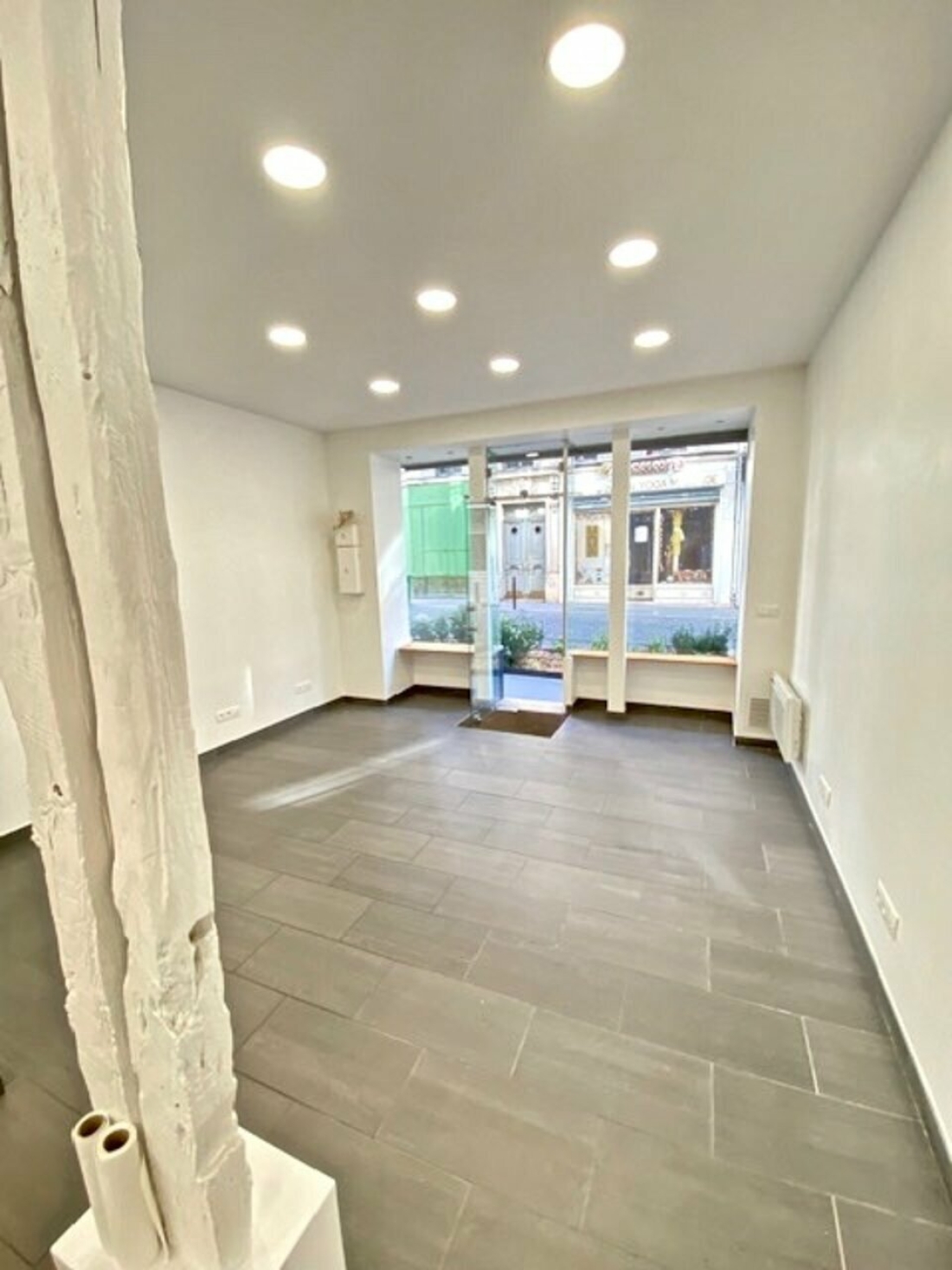 Photo 1 – location commerce	PARIS (75017)