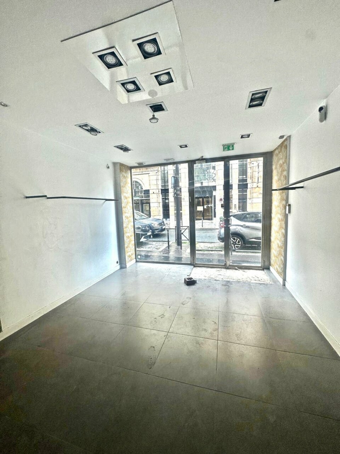 Photo 2 – location commerce	PARIS (75016)
