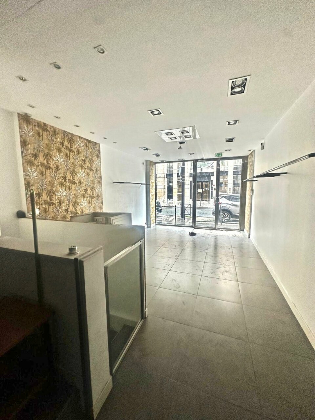 Photo 1 – location commerce	PARIS (75016)