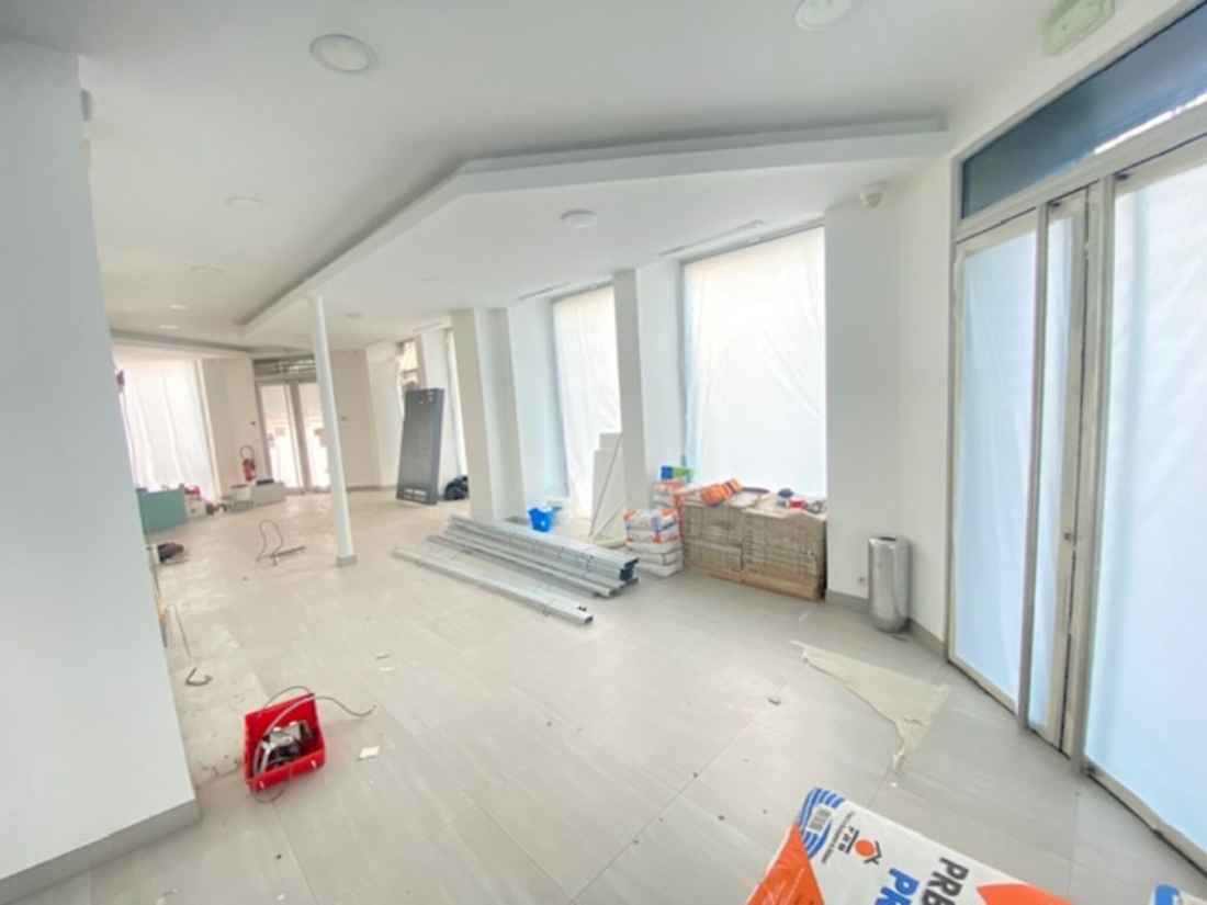 Photo 1 – location commerce	PARIS (75011)