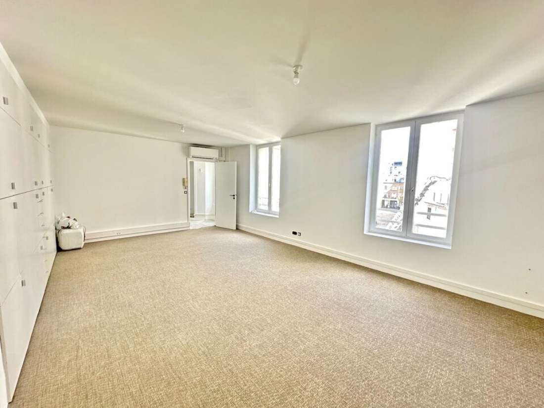 Photo 1 – location bureaux	PARIS (75011)