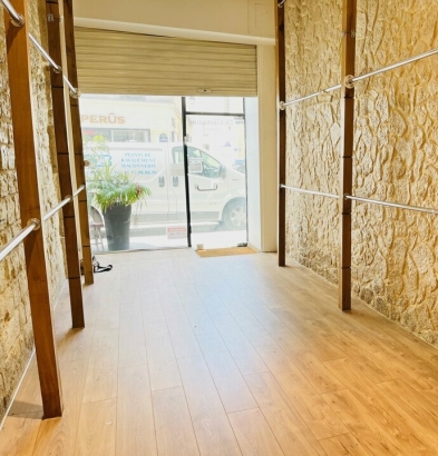 Photo 1 – location commerce	PARIS (75003)