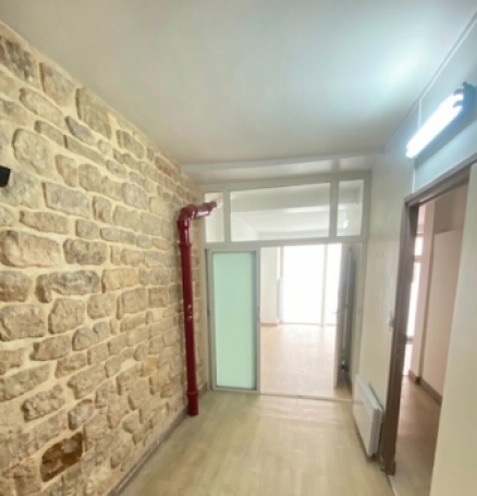 Photo 1 – location commerce	PARIS (75018)