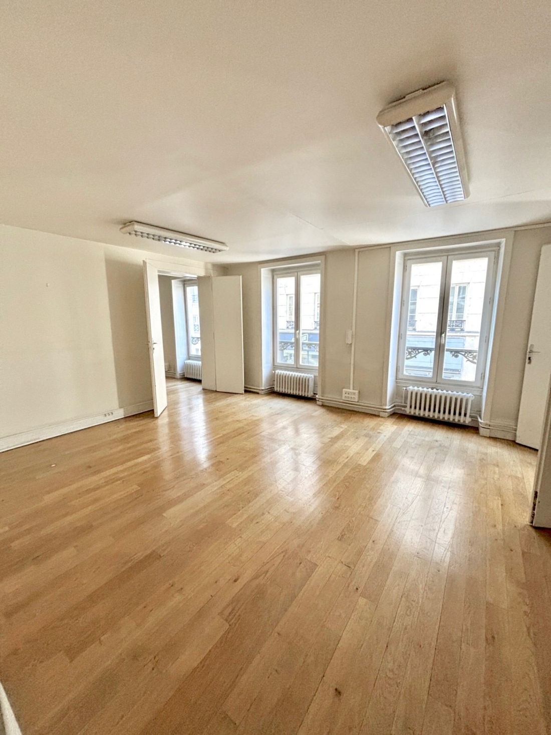 Photo 1 – location bureaux	PARIS (75008)