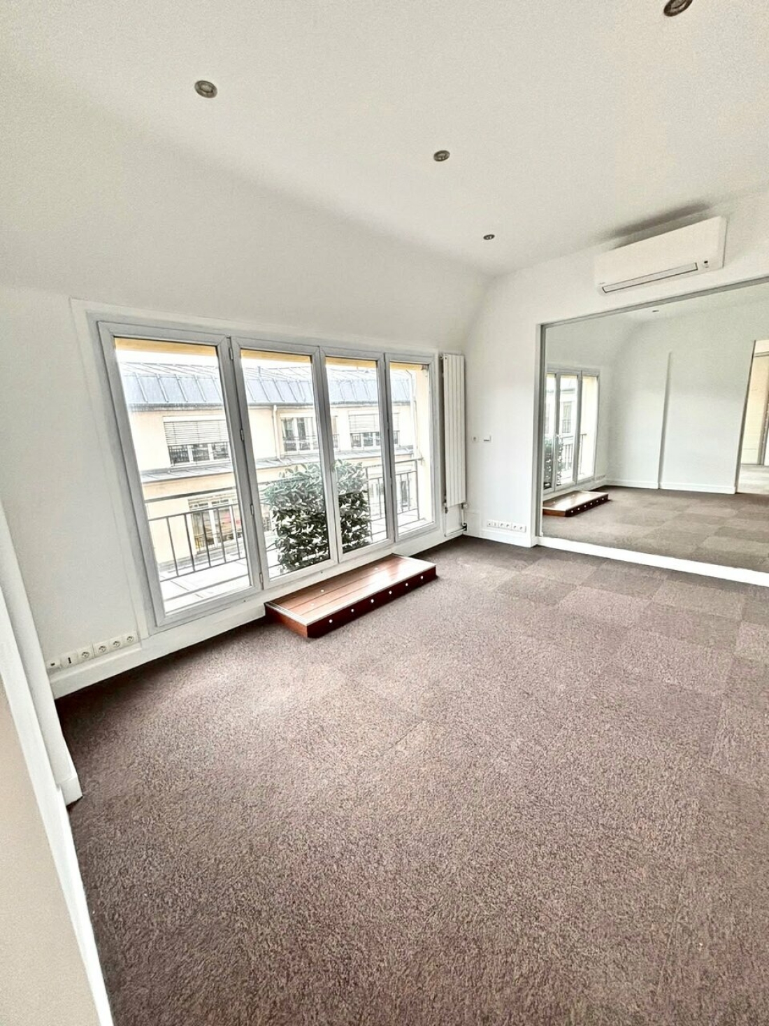 Photo 1 – location bureaux	PARIS (75008)