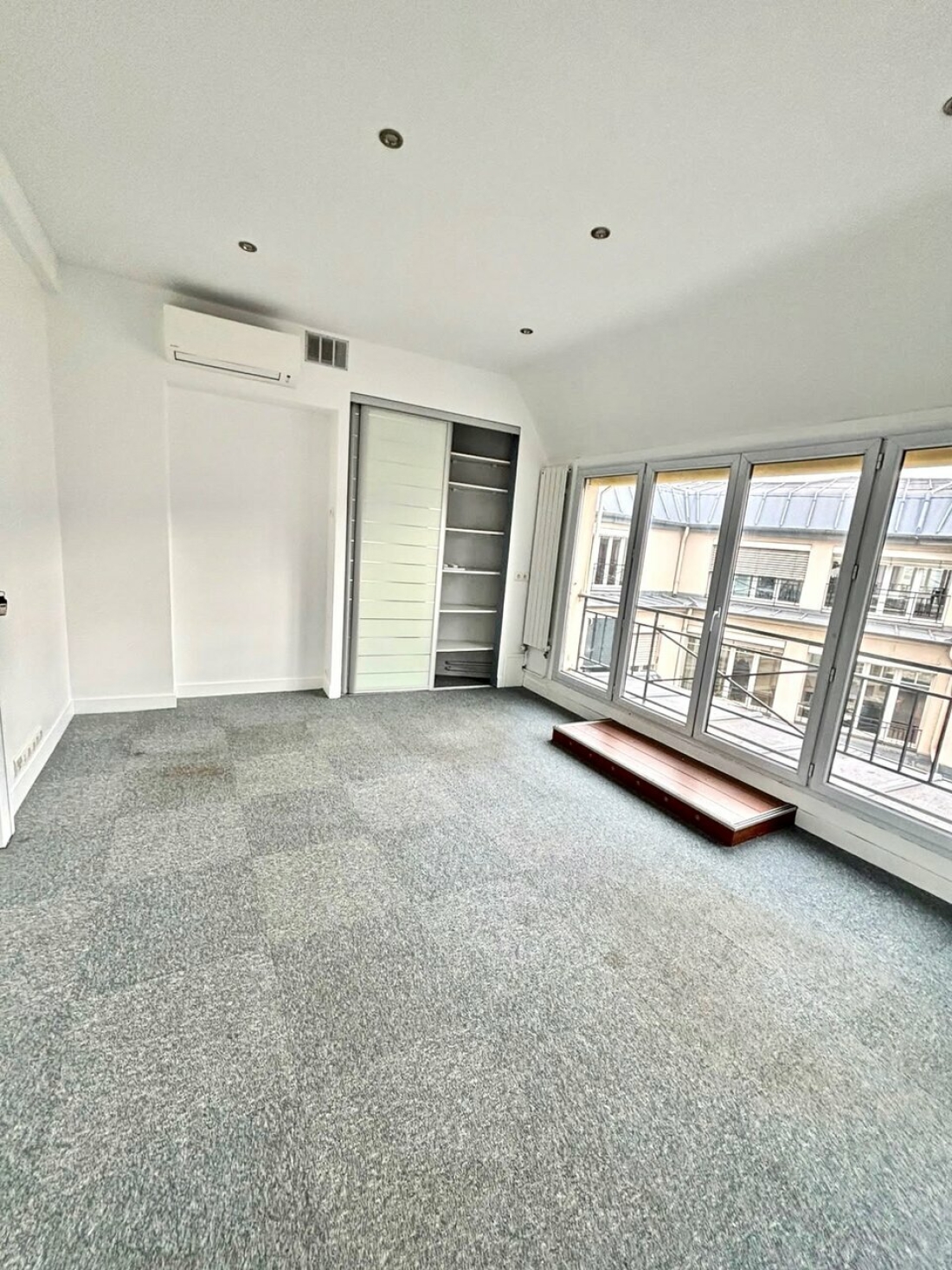 Photo 2 – location bureaux	PARIS (75008)