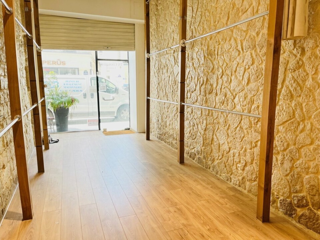 Photo 1 – location commerce	PARIS (75003)