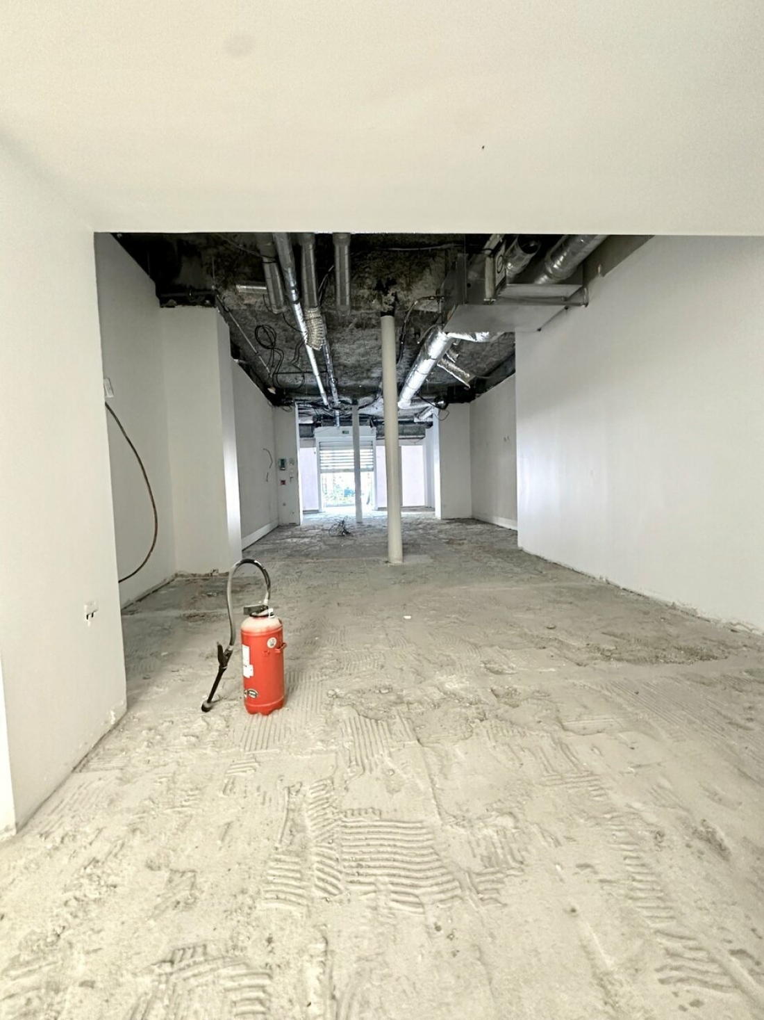 Photo 2 – location commerce	PARIS (75014)
