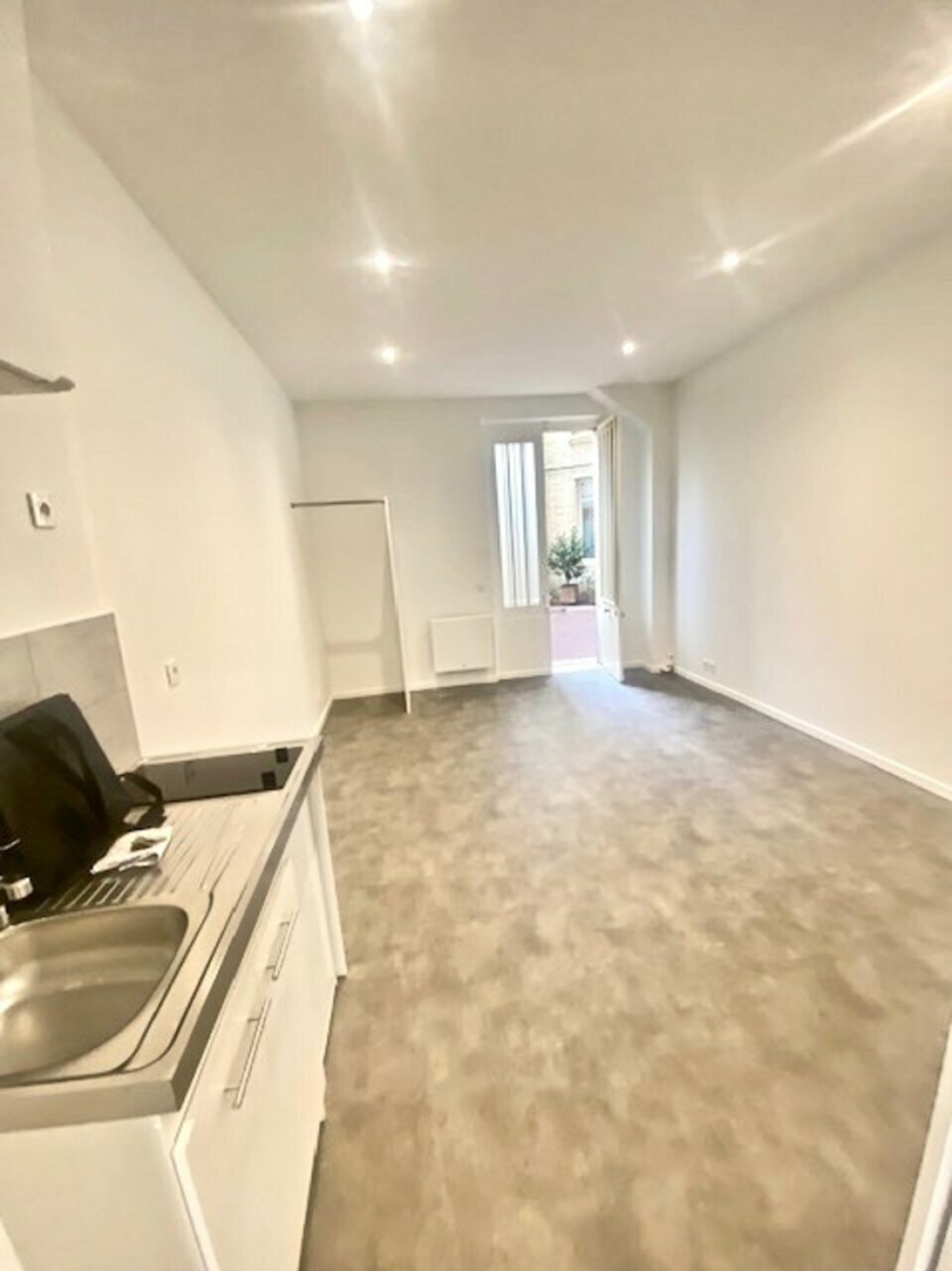 Photo 2 – location commerce	PARIS (75015)